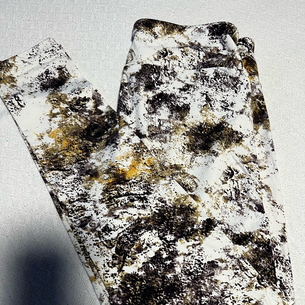 Leggings. Never worn. But no tags.